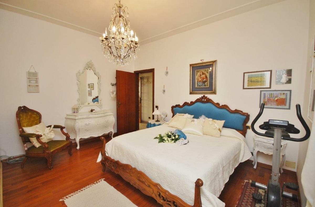 Raffinato Attico Vicino Al Mare Con Solarium Lido Di Camaiore Exterior photo