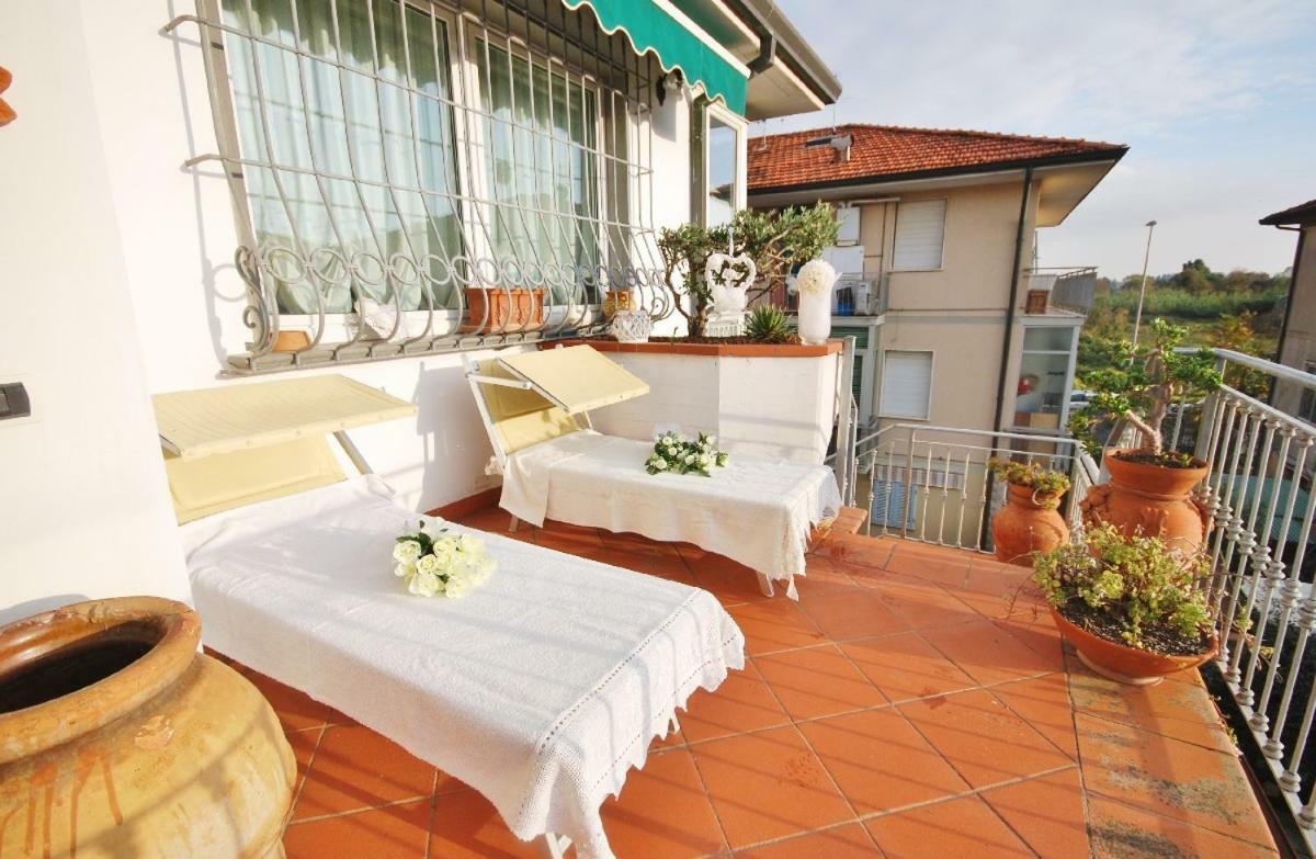 Raffinato Attico Vicino Al Mare Con Solarium Lido Di Camaiore Exterior photo