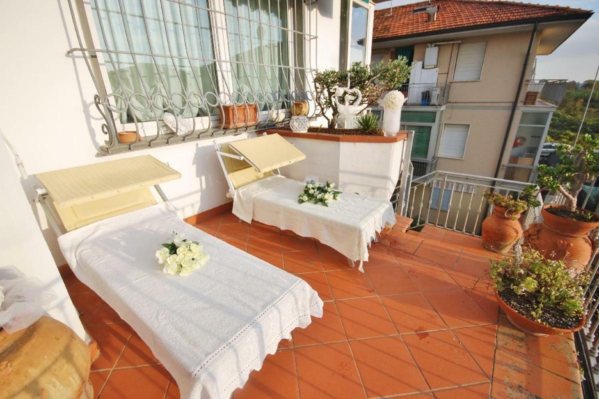 Raffinato Attico Vicino Al Mare Con Solarium Lido Di Camaiore Exterior photo