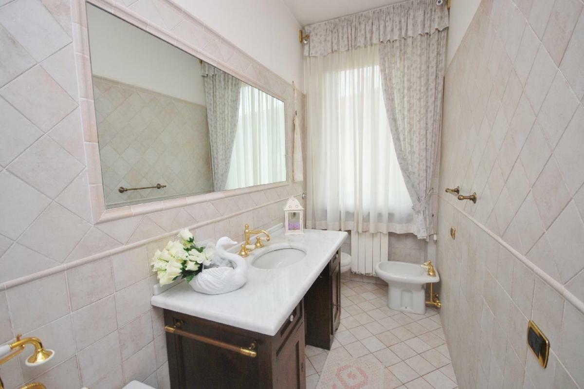Raffinato Attico Vicino Al Mare Con Solarium Lido Di Camaiore Exterior photo