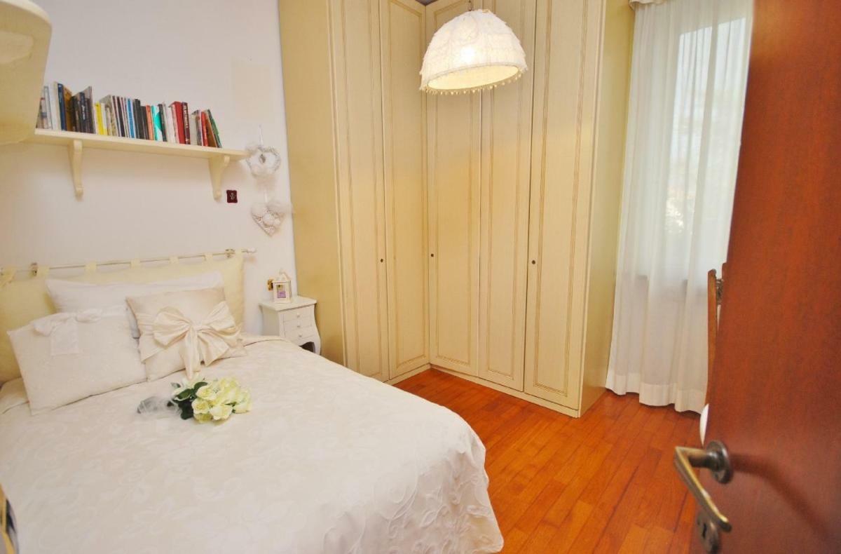 Raffinato Attico Vicino Al Mare Con Solarium Lido Di Camaiore Exterior photo