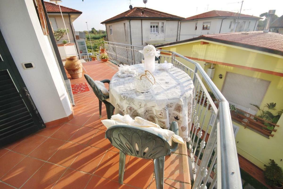 Raffinato Attico Vicino Al Mare Con Solarium Lido Di Camaiore Exterior photo