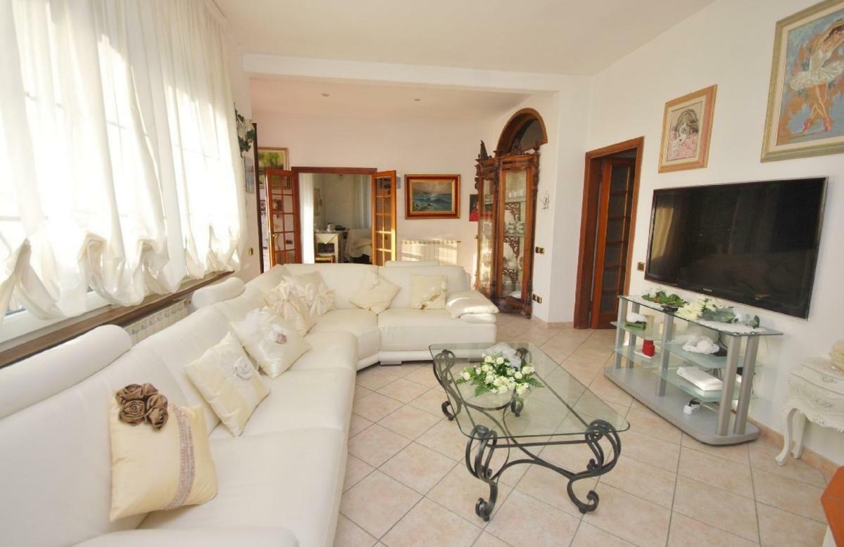 Raffinato Attico Vicino Al Mare Con Solarium Lido Di Camaiore Exterior photo