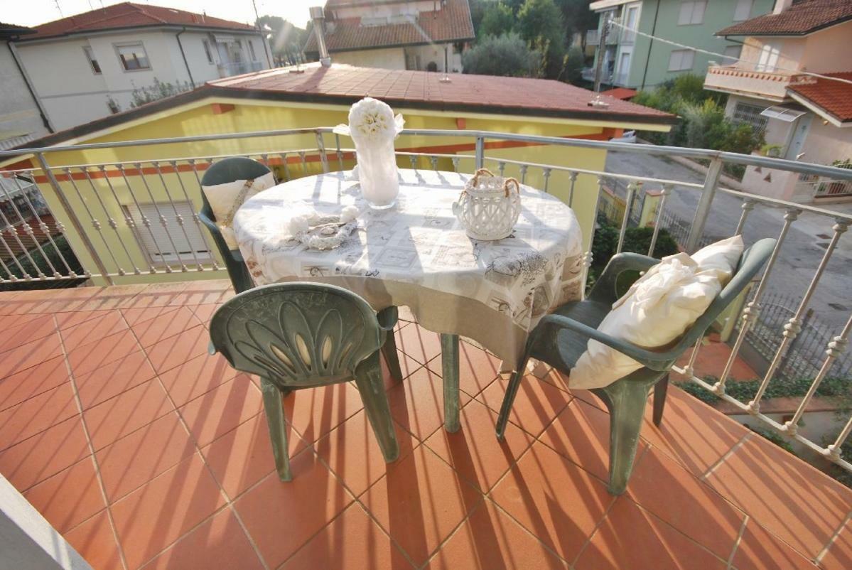 Raffinato Attico Vicino Al Mare Con Solarium Lido Di Camaiore Exterior photo