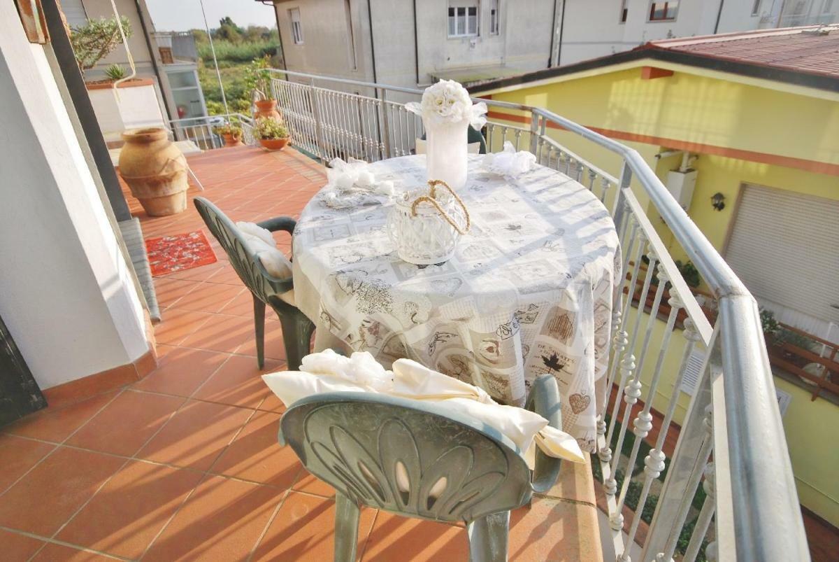 Raffinato Attico Vicino Al Mare Con Solarium Lido Di Camaiore Exterior photo